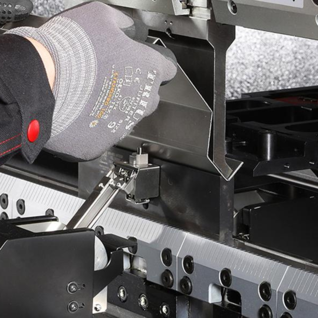 Tecnología de plegado hidraulico de alta precision