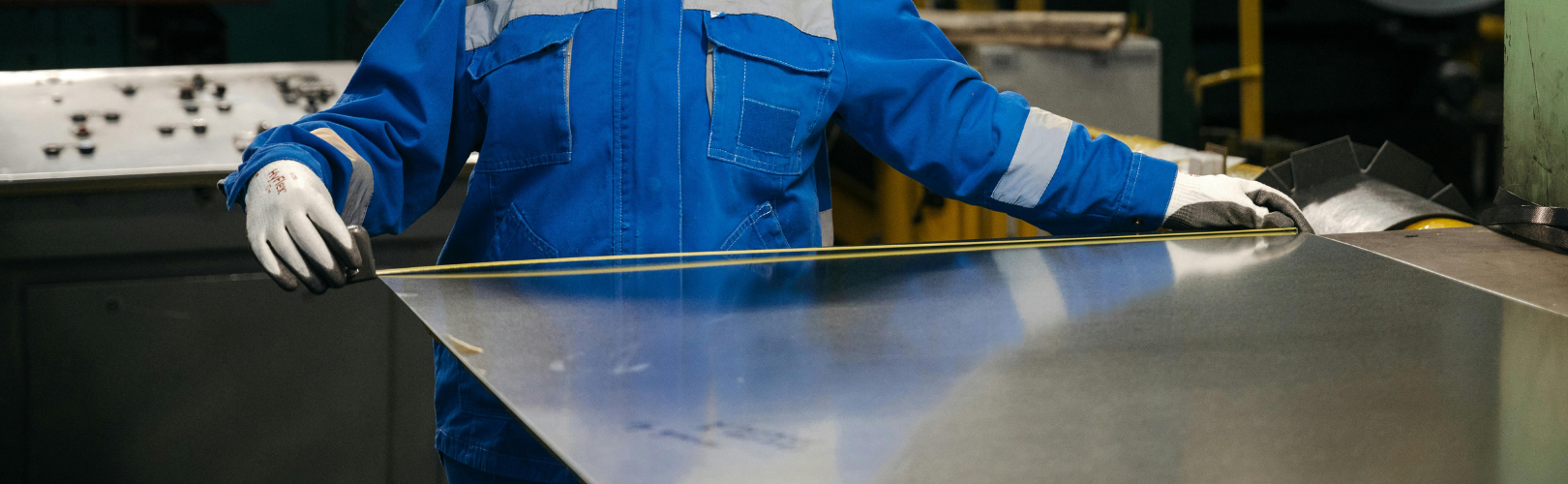 Operación de plegado industrial de alta productividad