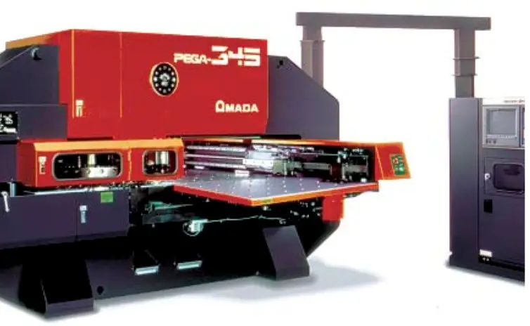 Imagen de referencia de Punzonadora Amada PEGA 345 Q usada, 1991